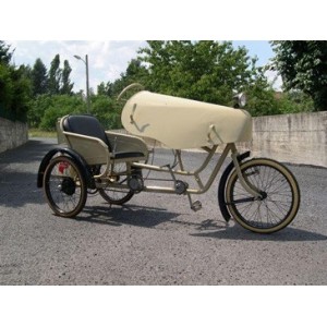 Poirier Tricycle à Moteur beige 1947