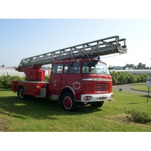 Berliet BK 18 grande échelle rouge 1966