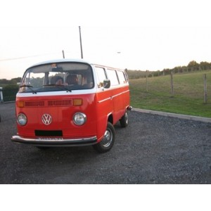 Volkswagen Combi bay windows deluxe rouge 1974