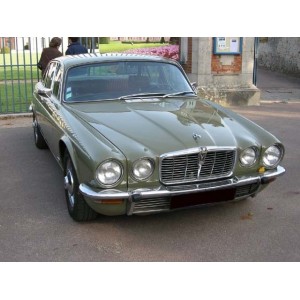 Jaguar XJ6 Berline 1974 vert pale